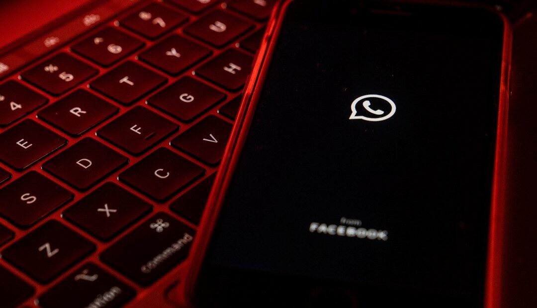 Cuatro usos muy comunes de WhatsApp que te pueden meter en problemas legales