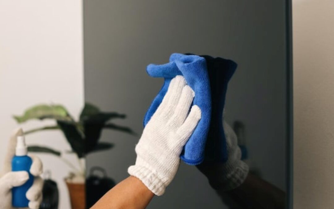 El método más seguro para limpiar la pantalla del televisor sin rayarla ni arruinarla, paso a paso